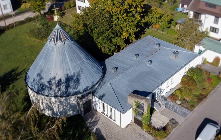Geräumiger "Think Tank" in ehemaliger Kirche an der Donau