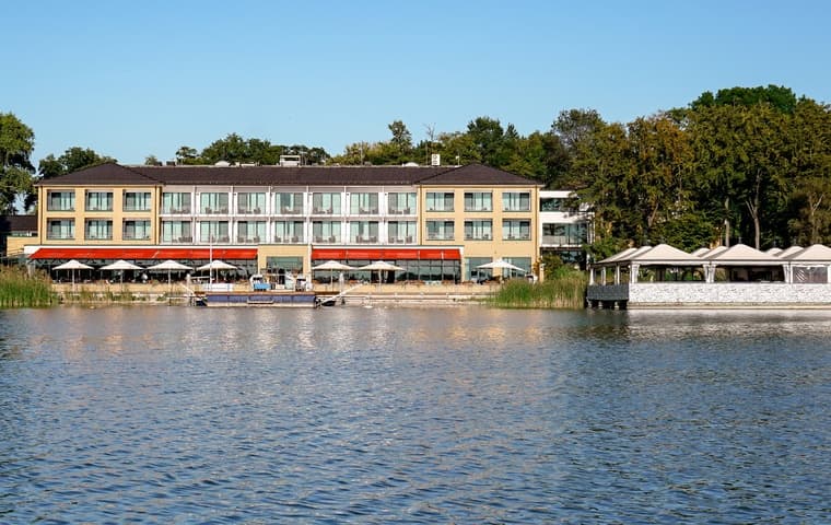 Idyllisches Hotel am See vor den Toren Berlins